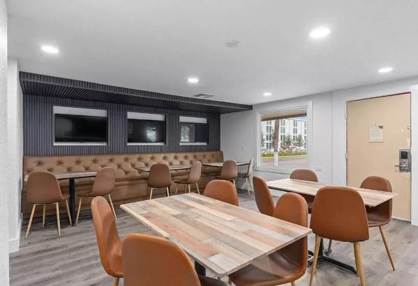 Hotelli Travelodge By Wyndham Kissimmee/orlando