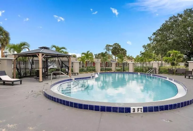 Hotelli Travelodge By Wyndham Kissimmee/orlando