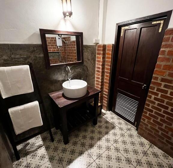 בית מלון כפרי Lao Lake House