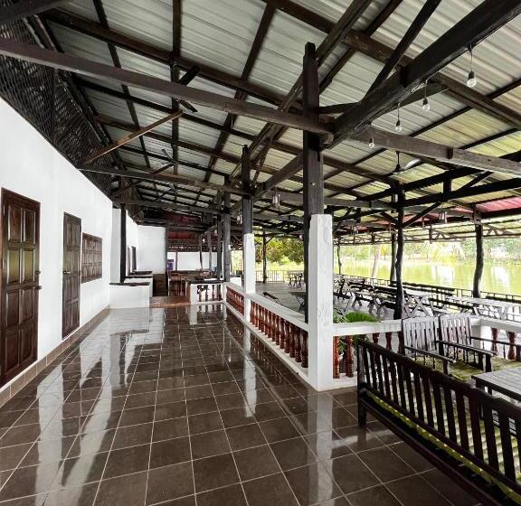 בית מלון כפרי Lao Lake House