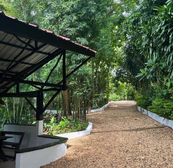 בית מלון כפרי Lao Lake House