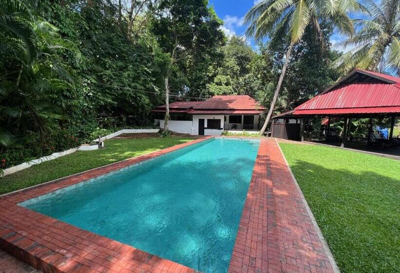 בית מלון כפרי Lao Lake House