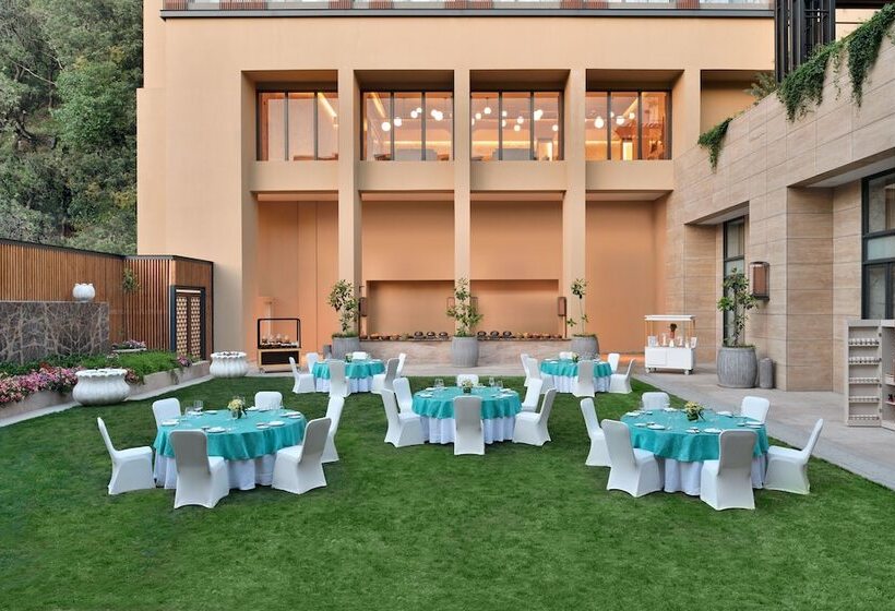 Отель The Westin Resort & Spa, Himalayas