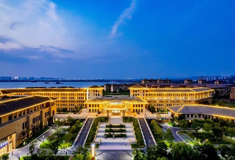 Howard Johnson Lakeview Hotel Huaibei