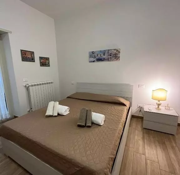 ベッドアンドブレックファースト Bed&breakfast Del Viaggiatore