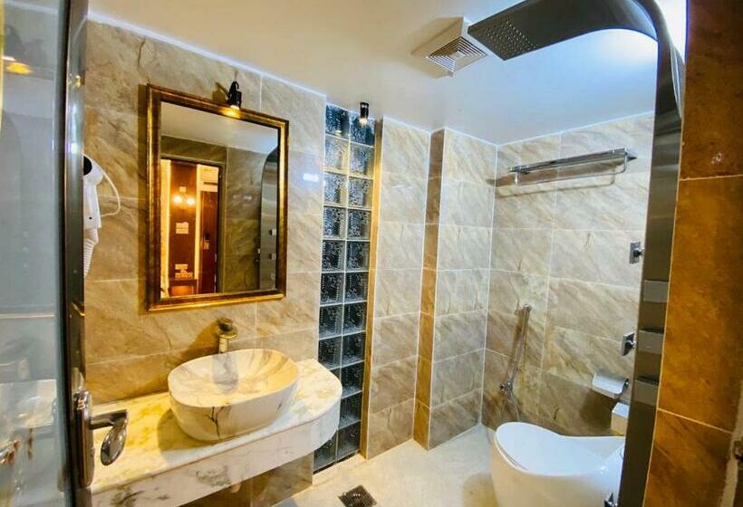 هتل Beach Queen Resort