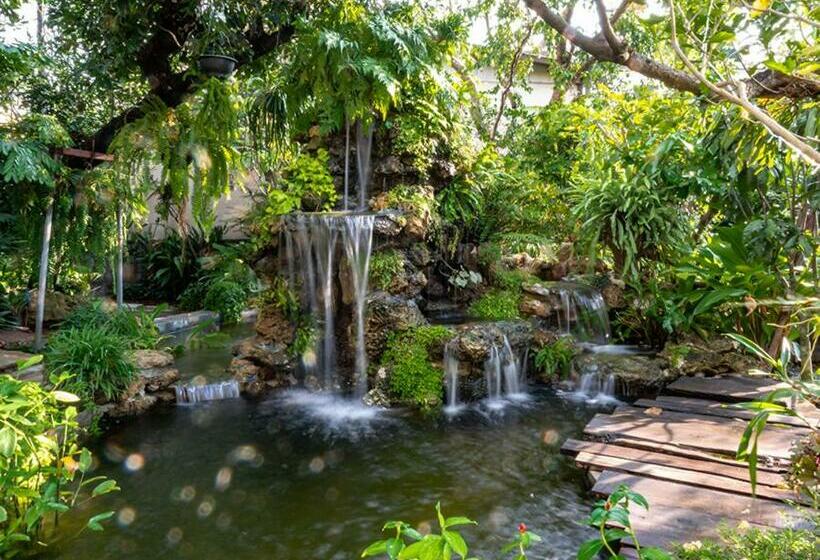 Otel Crystal Resort Korat