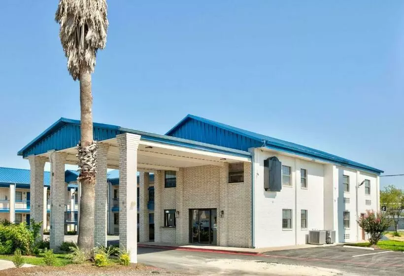 هتل Super 8 By Wyndham Victoria   South   Hwy 59
