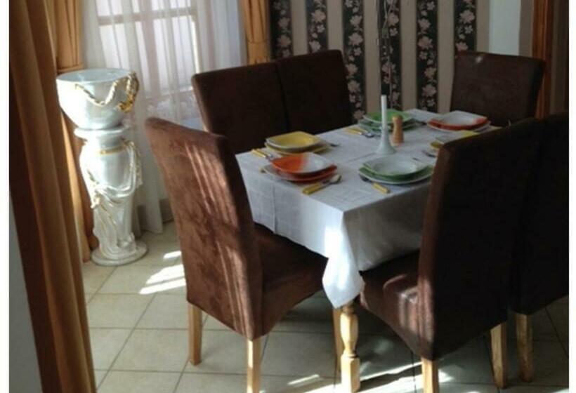 ペンション Leo Vendeghaz