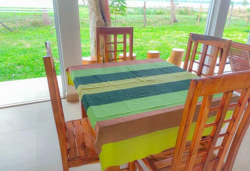 צימר Lake View Cottage