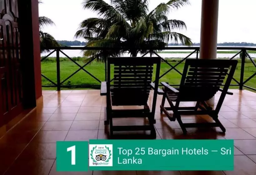 Aamiaismajoitus (B&B) Lake View Cottage