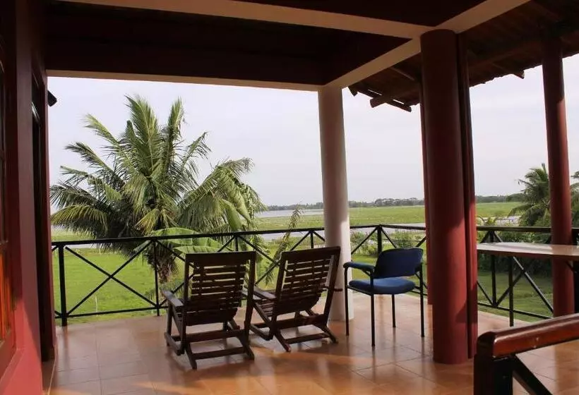 Aamiaismajoitus (B&B) Lake View Cottage