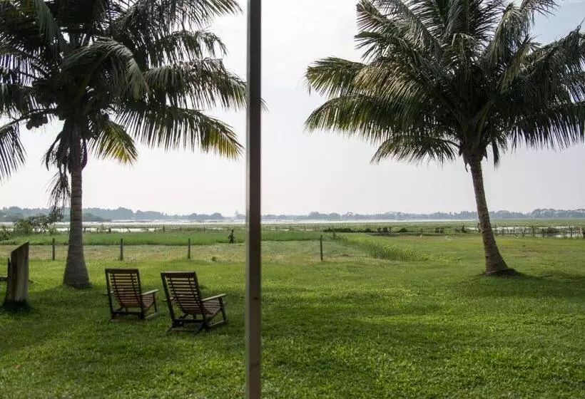 Aamiaismajoitus (B&B) Lake View Cottage