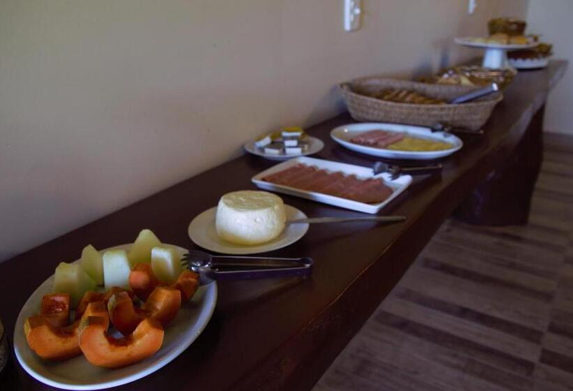 Bed and Breakfast Pantanal Ranch Meia Lua