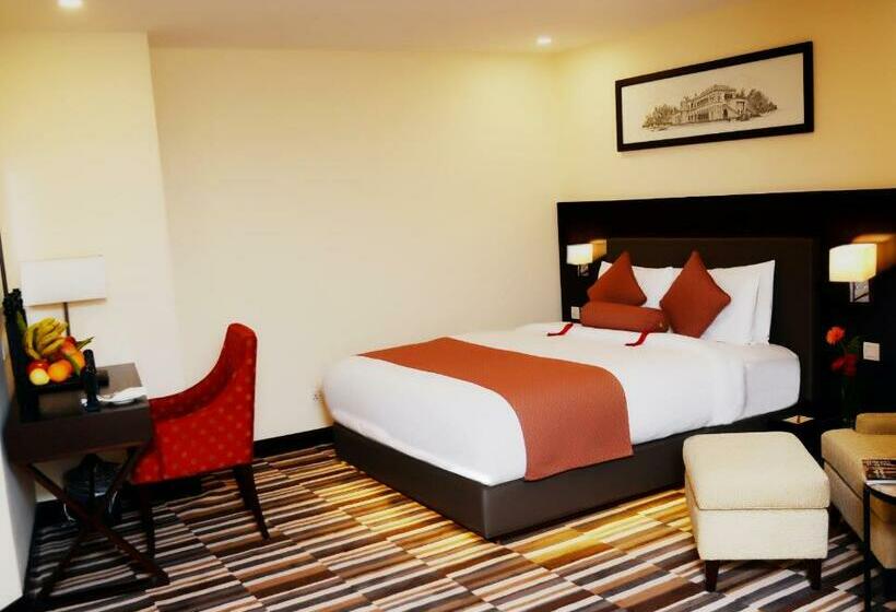 هتل Avari Xpress Gulberg