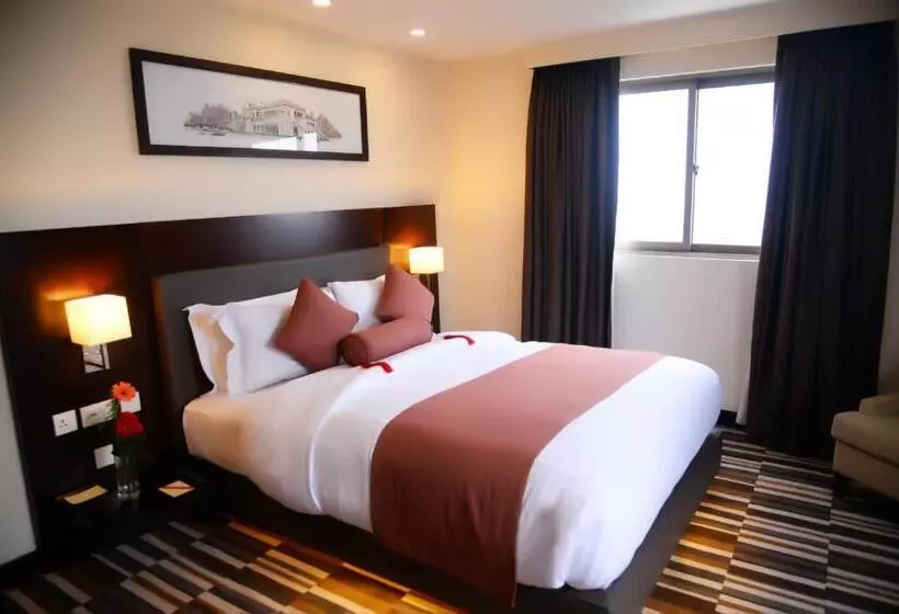 هتل Avari Xpress Gulberg