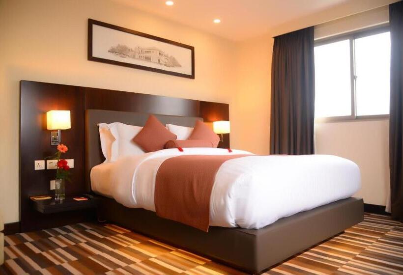 هتل Avari Xpress Gulberg