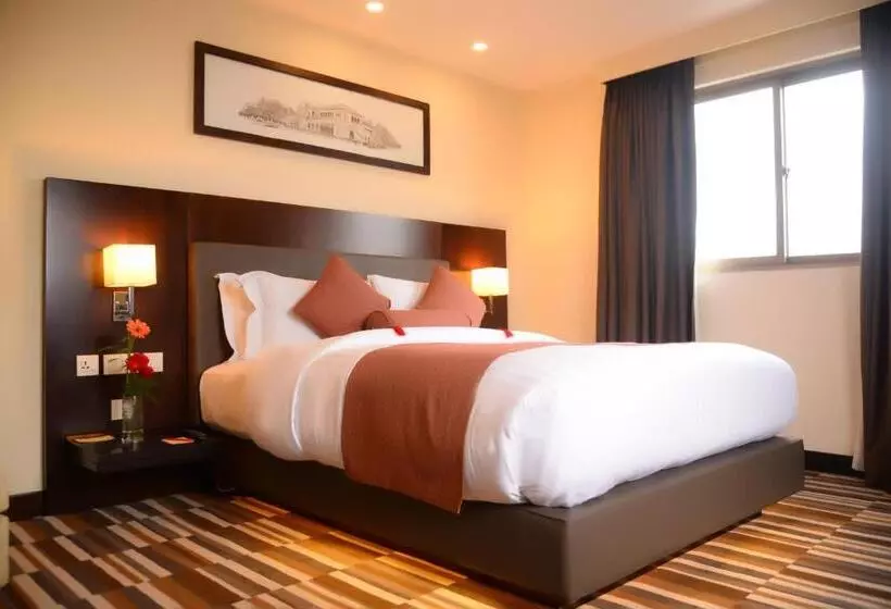 هتل Avari Xpress Gulberg