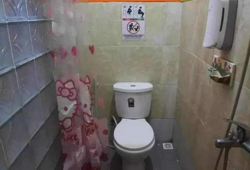 هتل Homestay Gayatri Sawojajar Near Univ Negeri Malang Kampus 2 Mitra Reddoorz