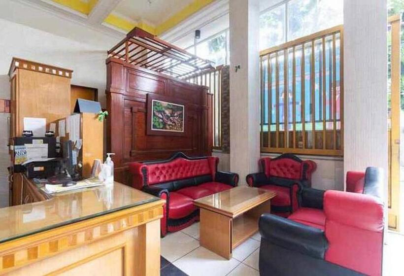 Szálloda Homestay Gayatri Sawojajar Near Univ Negeri Malang Kampus 2 Mitra Reddoorz