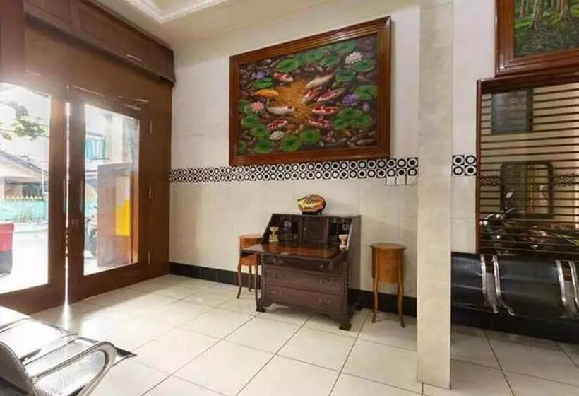 هتل Homestay Gayatri Sawojajar Near Univ Negeri Malang Kampus 2 Mitra Reddoorz