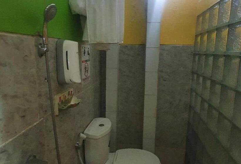 Szálloda Homestay Gayatri Sawojajar Near Univ Negeri Malang Kampus 2 Mitra Reddoorz