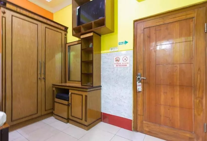 هتل Homestay Gayatri Sawojajar Near Univ Negeri Malang Kampus 2 Mitra Reddoorz