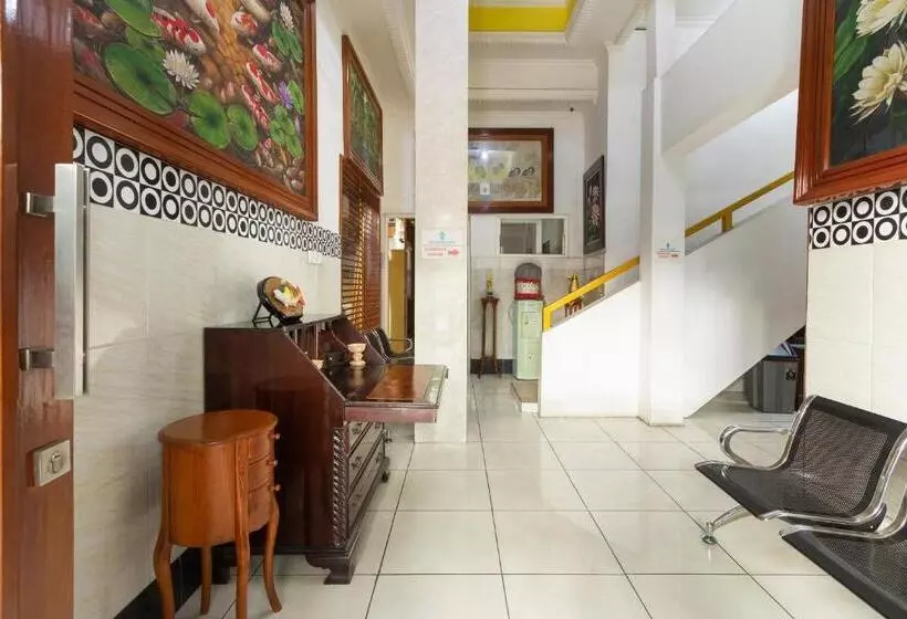 هتل Homestay Gayatri Sawojajar Near Univ Negeri Malang Kampus 2 Mitra Reddoorz