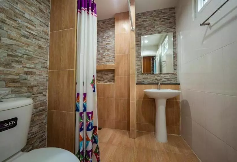Hotelli Maenam Villa