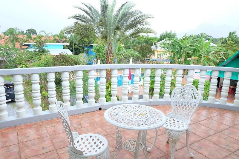 Отель Oyo 967 Andathien Pool Villa Aonang