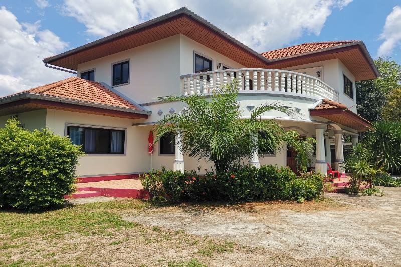 Отель Oyo 967 Andathien Pool Villa Aonang