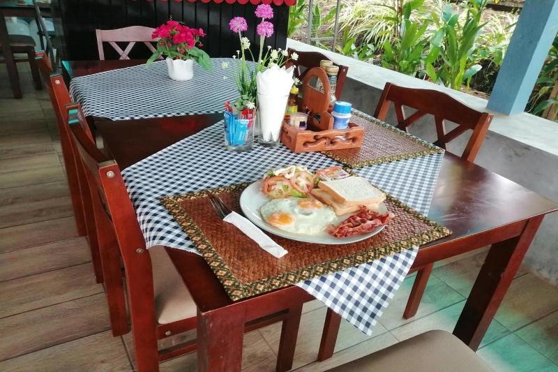 Отель Oyo 967 Andathien Pool Villa Aonang