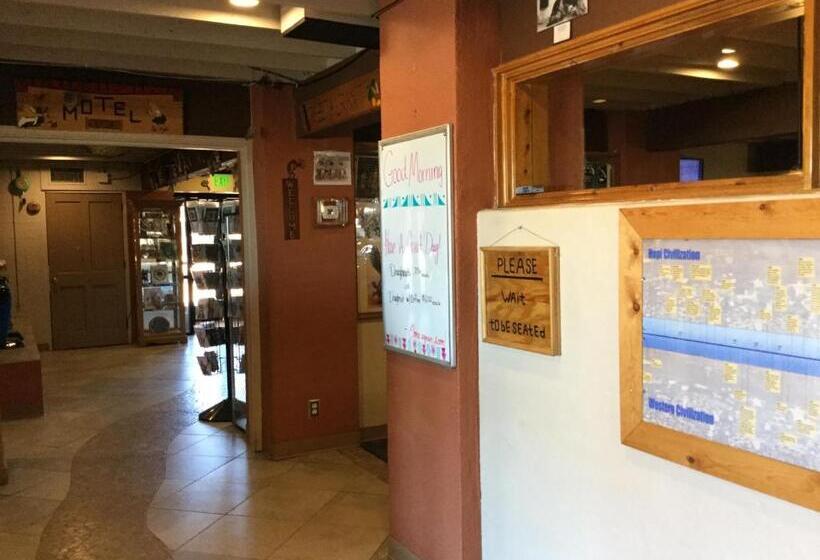 فندق على الطريق Hopi Cultural Center