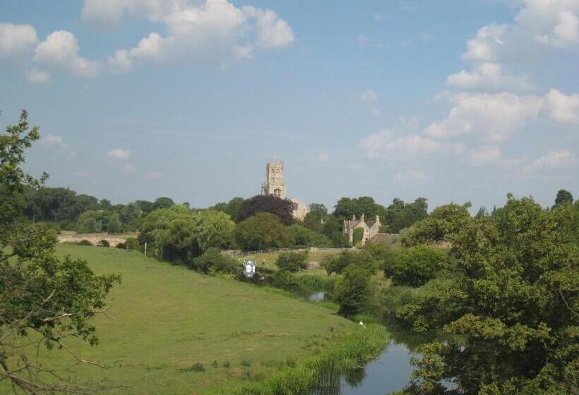 膳宿费 Castle Farm Guest House