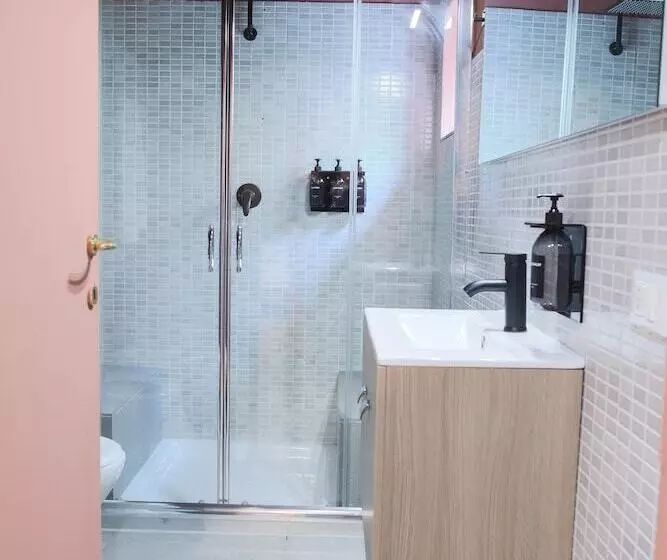 تختخواب و صبحانه M32 Home