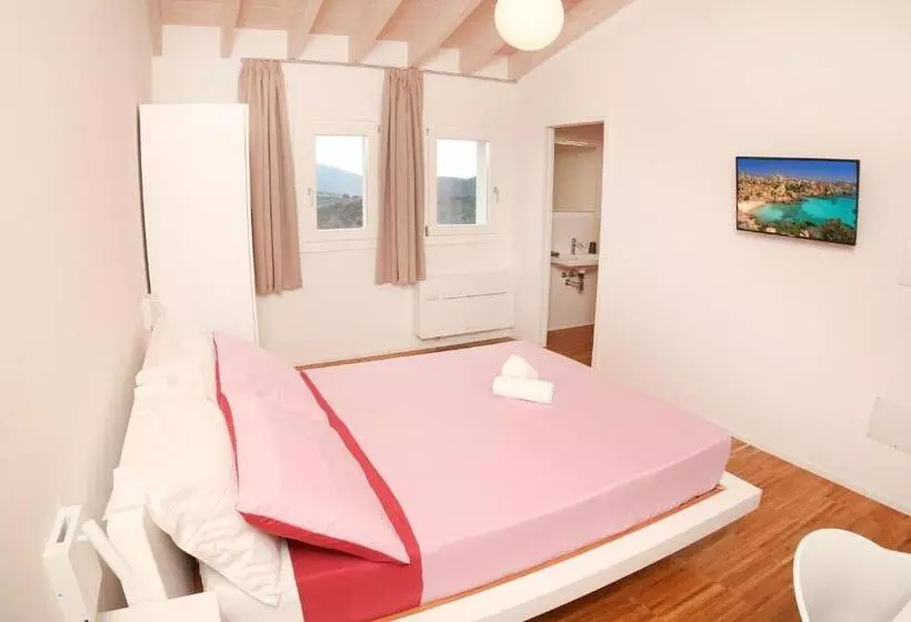 ペンション Stazzo La Capanna