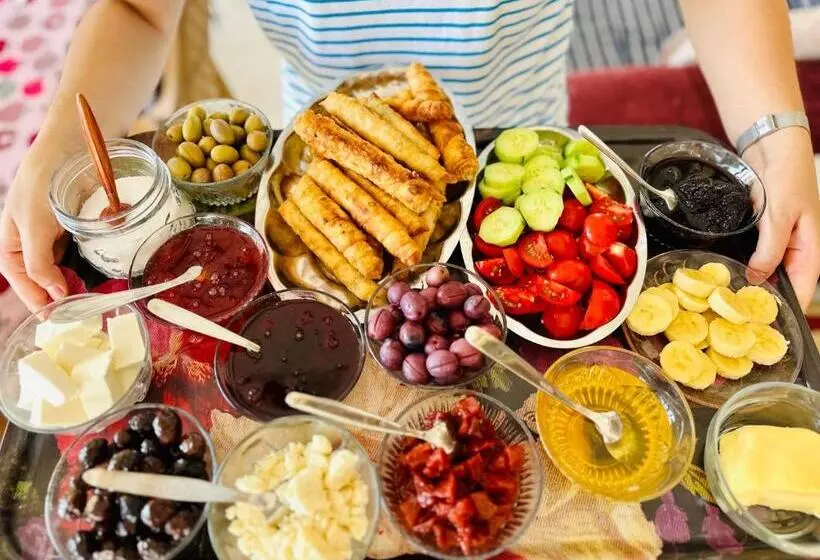تختخواب و صبحانه Gelidonya Pansiyon