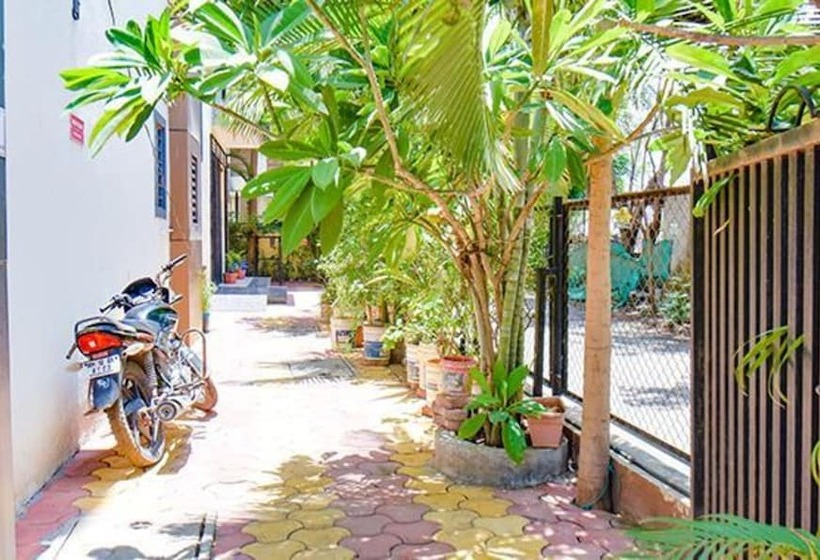 Fabhotel The Golden Leaf