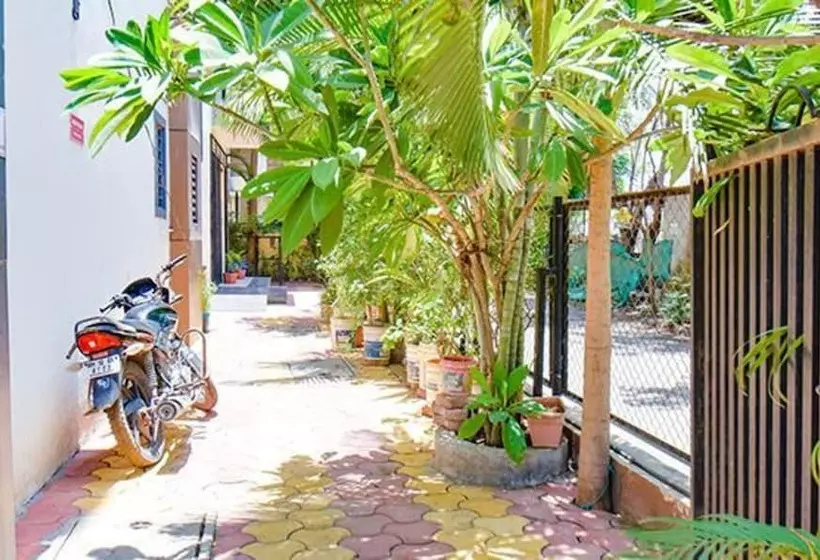 Fabhotel The Golden Leaf