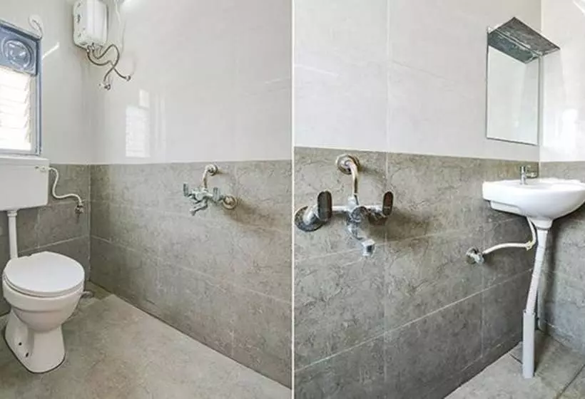 Fabhotel The Golden Leaf