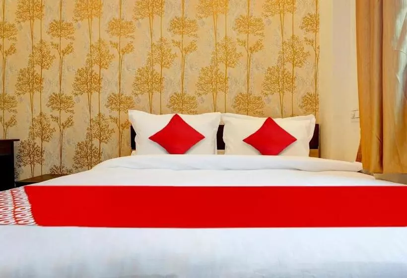 Fabhotel The Golden Leaf