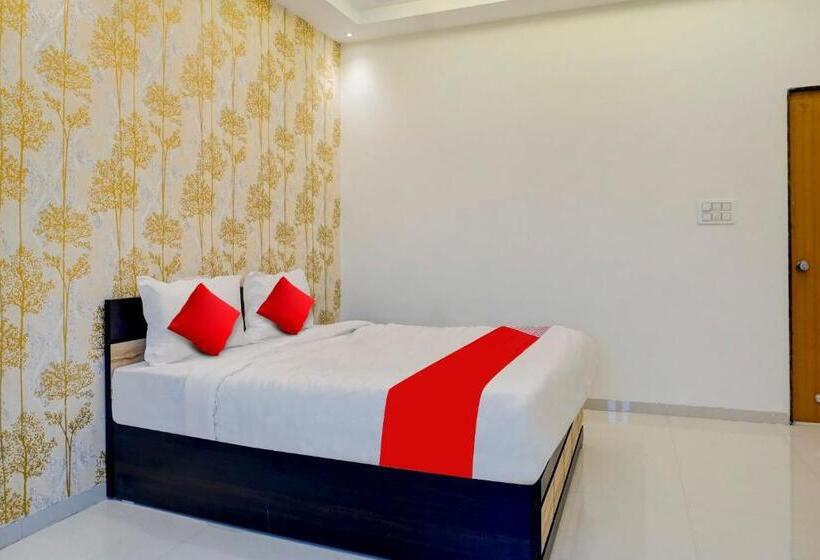 Fabhotel The Golden Leaf