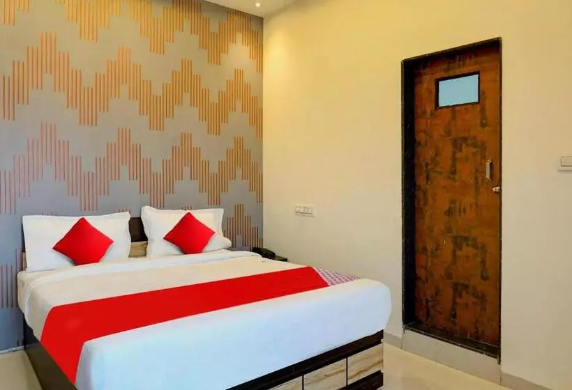 Fabhotel The Golden Leaf