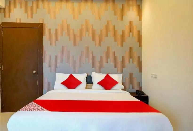 Fabhotel The Golden Leaf