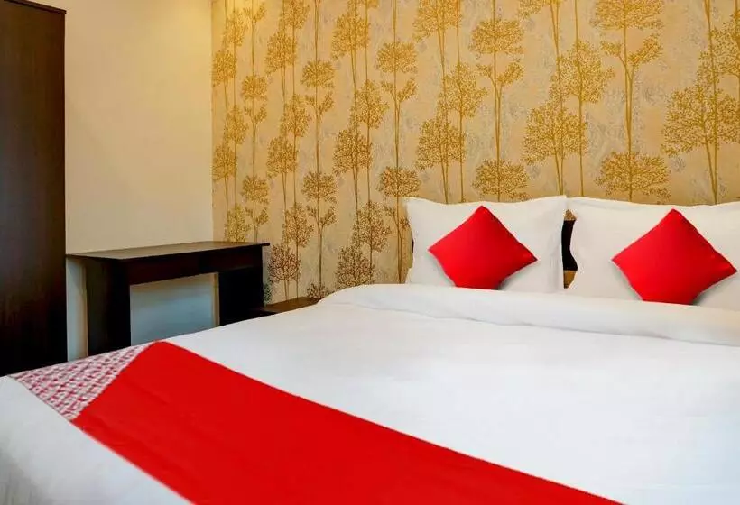 Fabhotel The Golden Leaf