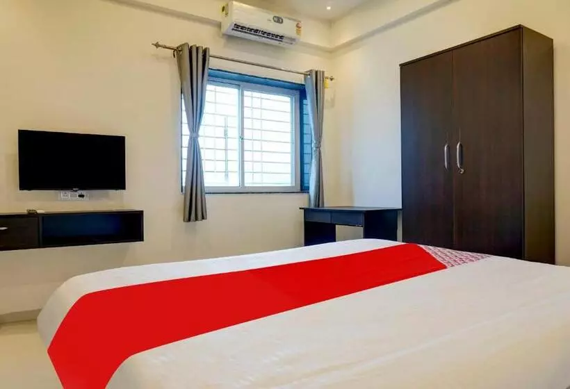 Fabhotel The Golden Leaf