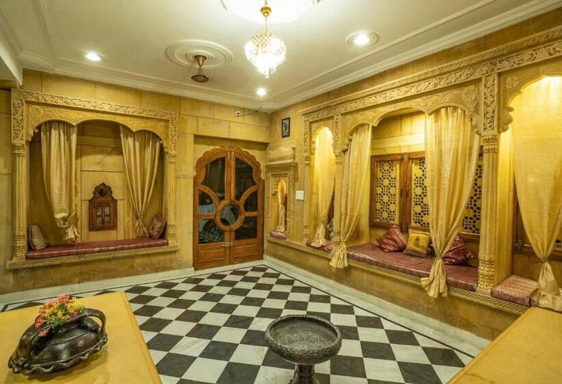 Hotelli Golden Rock Palace