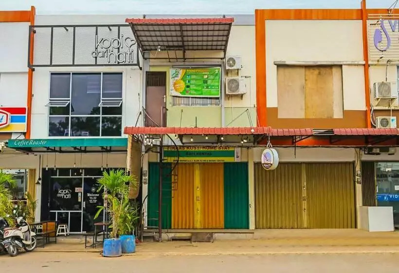 هتل Oyo 92496 Faraas Homestay Syariah