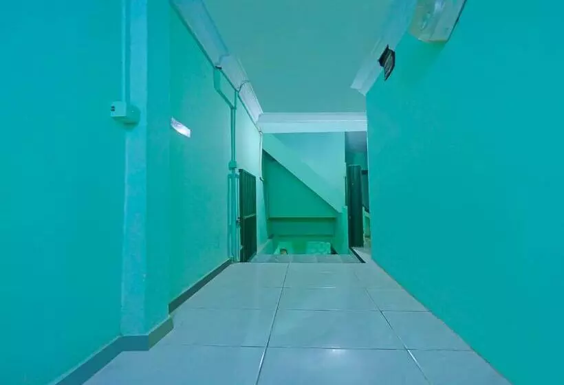 هتل Oyo 92496 Faraas Homestay Syariah