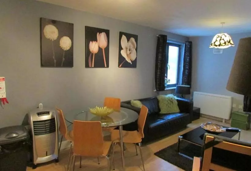 ホテル Cheltenham Luxury Apartments